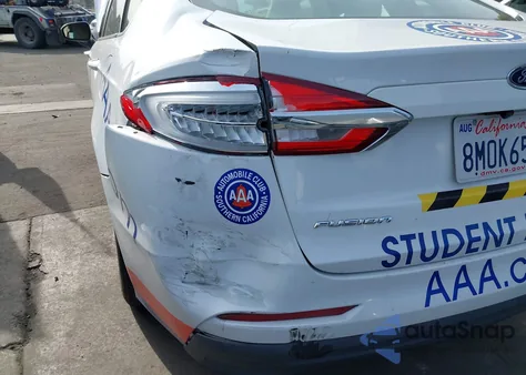 2019 Ford Fusion S z USA, uszkodzony, nr VIN 3FA6P0G71KR277676